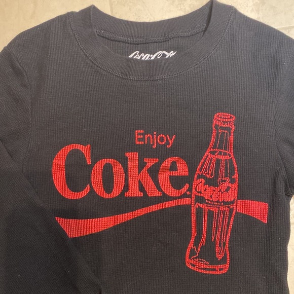 Coke Logo Thermal🔥 Black with Shimmering RED COKE Logo! Junior Size med - Picture 3 of 10